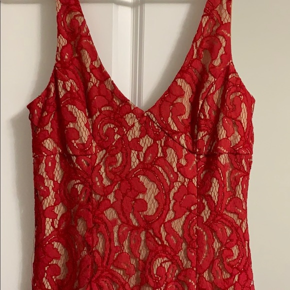 NWT BCBGeneration. Beautiful Red lace gown. Size 2 - Picture 4 of 8